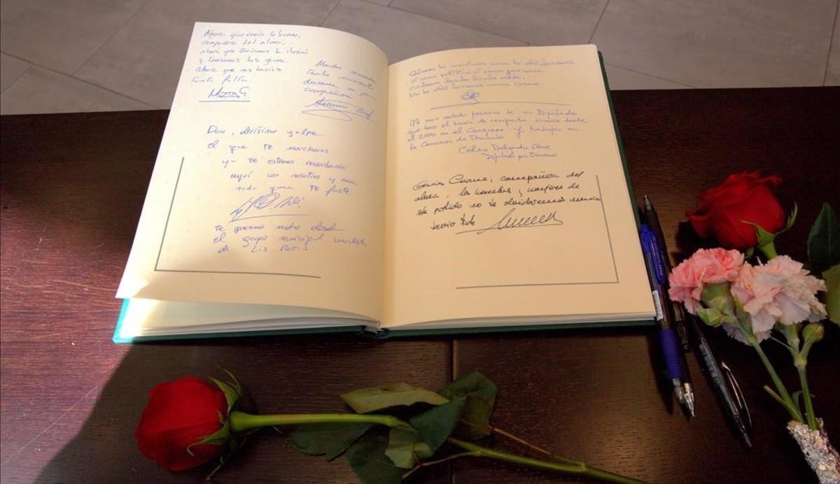 Libro de condolencias en la sede del PSOE de Madrid. 