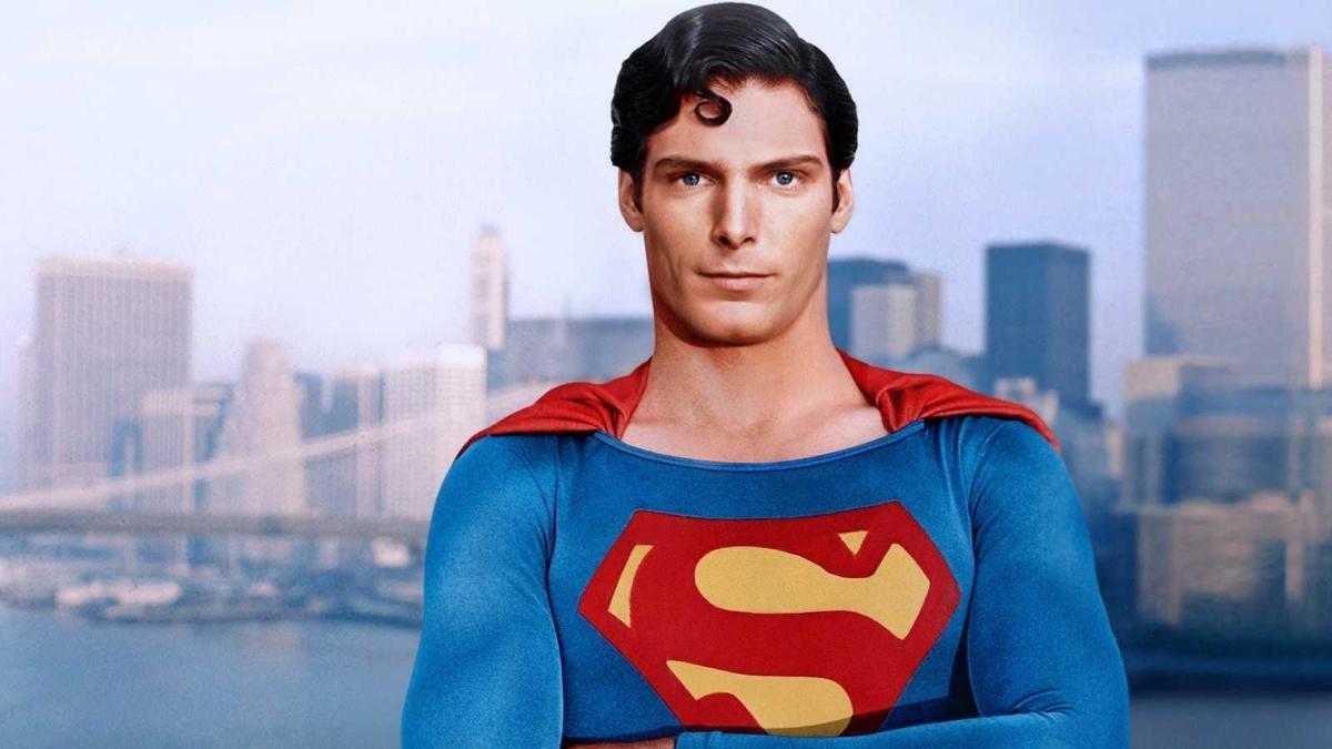 El actor Christopher Reeve caracterizado como Superman (1978)