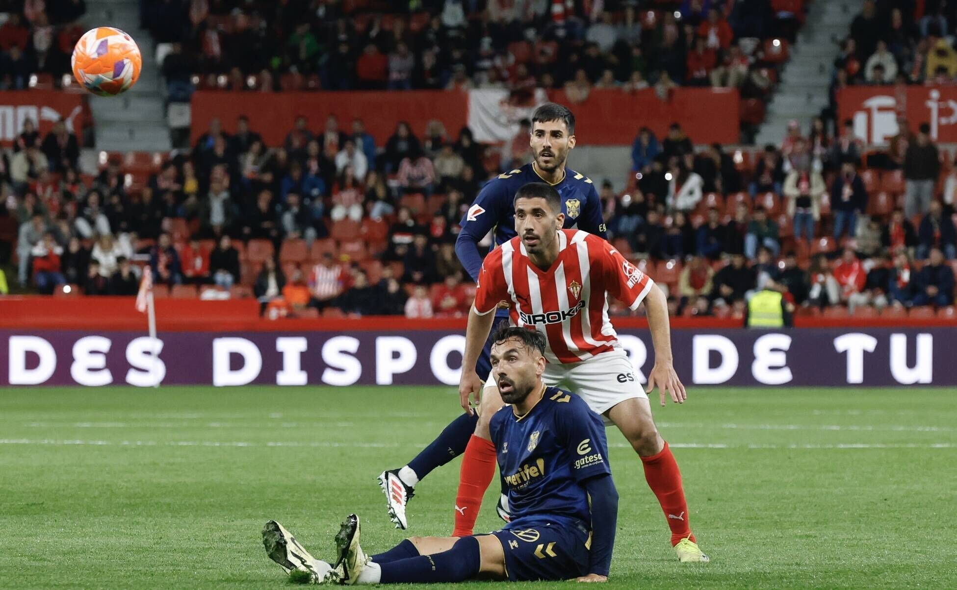 EN IMÁGENES: El Sporting - Tenerife disputado en El Molinón