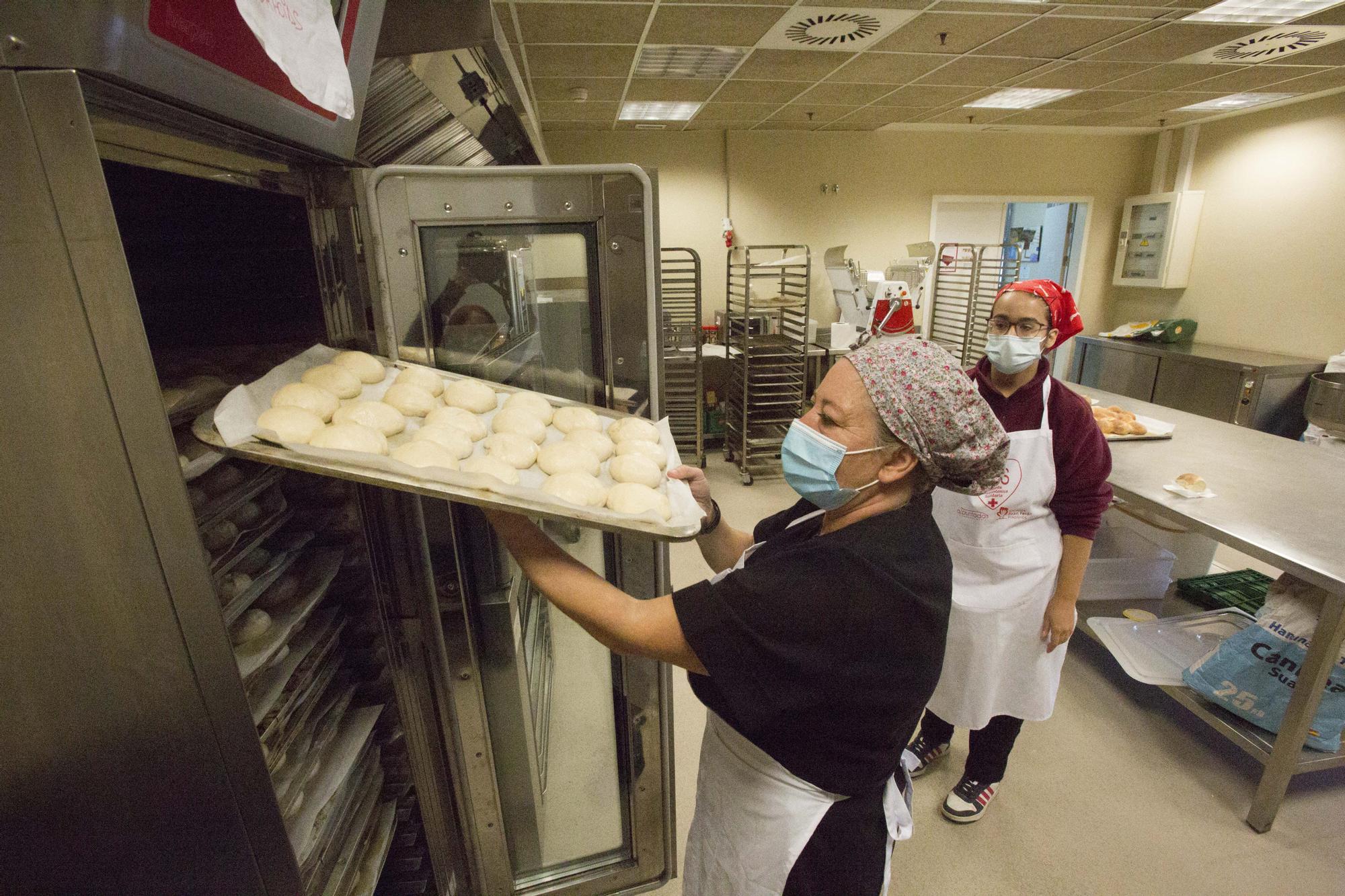 Alicante Gastronómica prepara más de 3.000 menús a la semana para personas sintecho