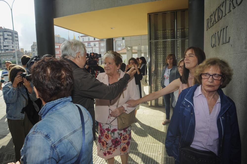 Laureano Oubiña y Carmen Avendaño, cara a cara en los juzgados de Vilagarcía