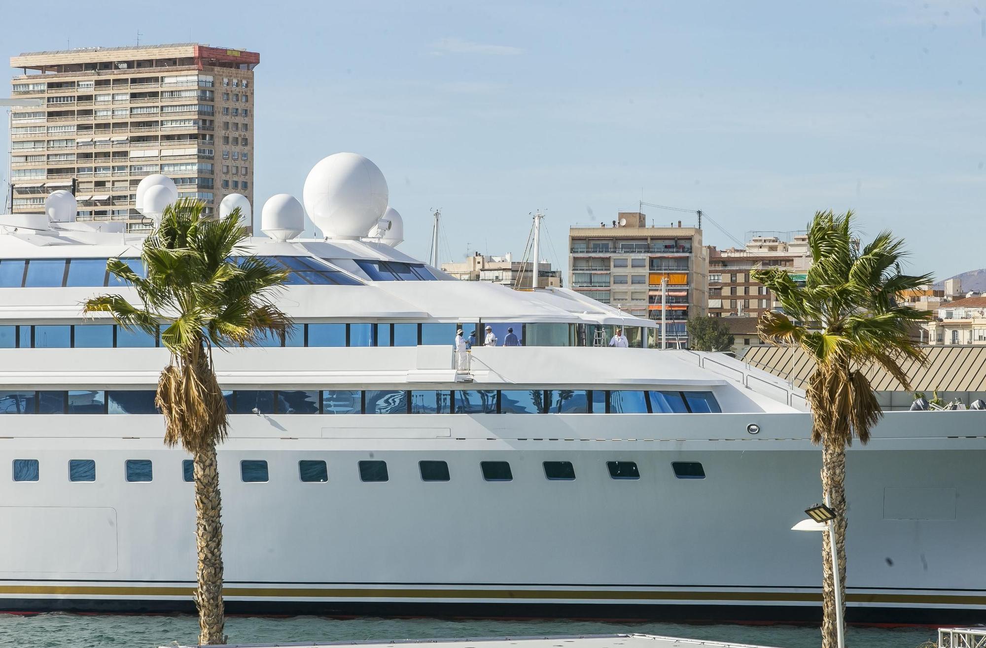 Lady Moura: el yate de las Mil y una Noches fondea en Alicante