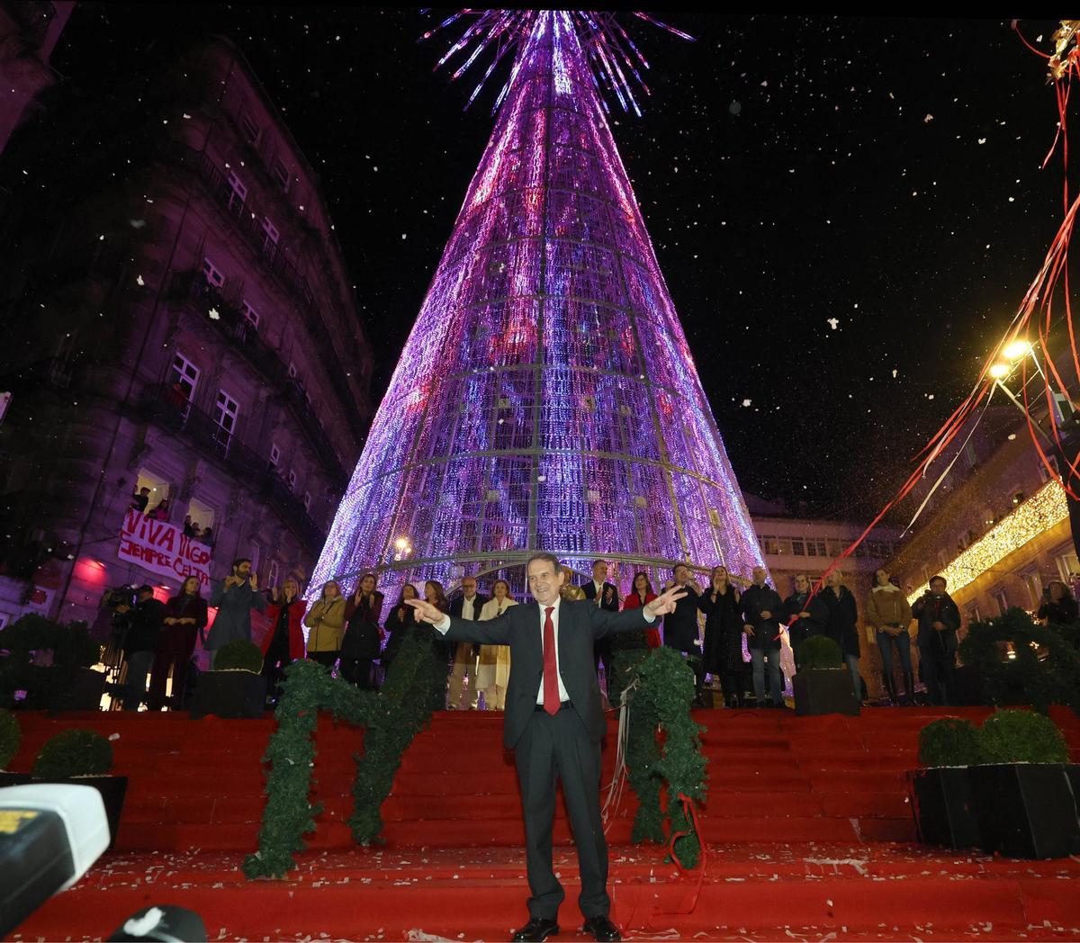 Vigo enciende la Navidad más grande de su historia ante miles de personas