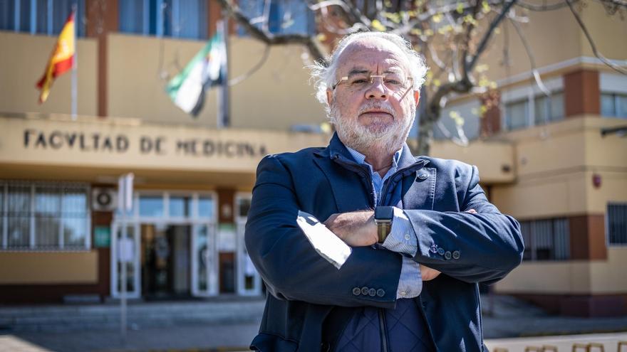 Agustín Muñoz, especialista en enfermedades infecciosas: «Es posible que en Extremadura, o en algunas de sus zonas, el virus del Nilo esté endemizándose»