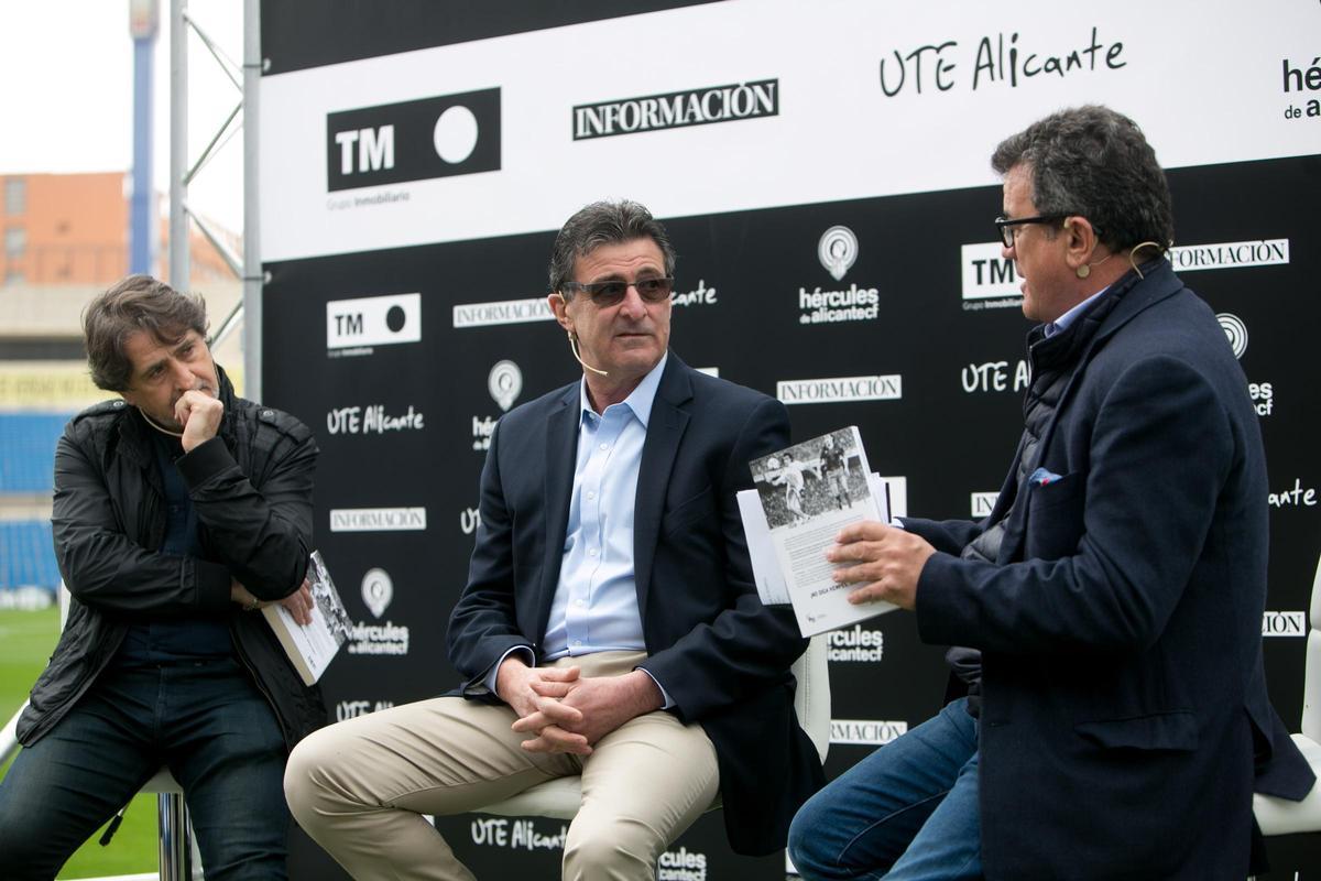 Presentación de la biografía de Mario Alberto Kempes en el Rico Pérez de Alicante, en 2019.