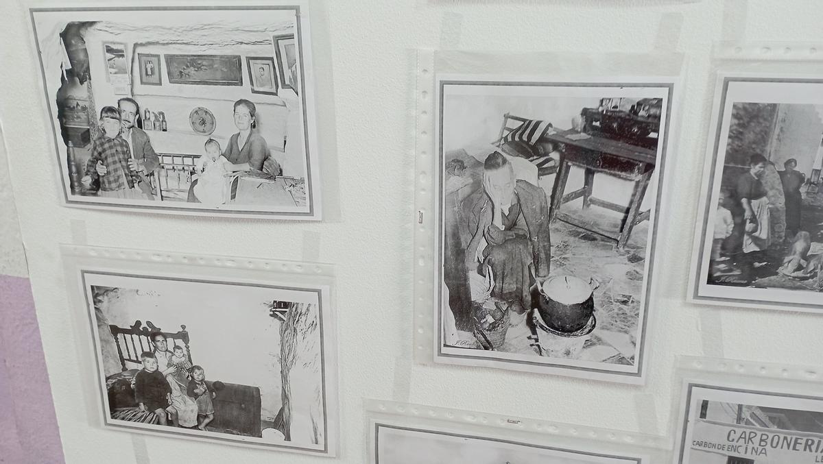 Algunas de las fotos del archivo de Joaquín Ruano sobre las Cuevas del Palo.