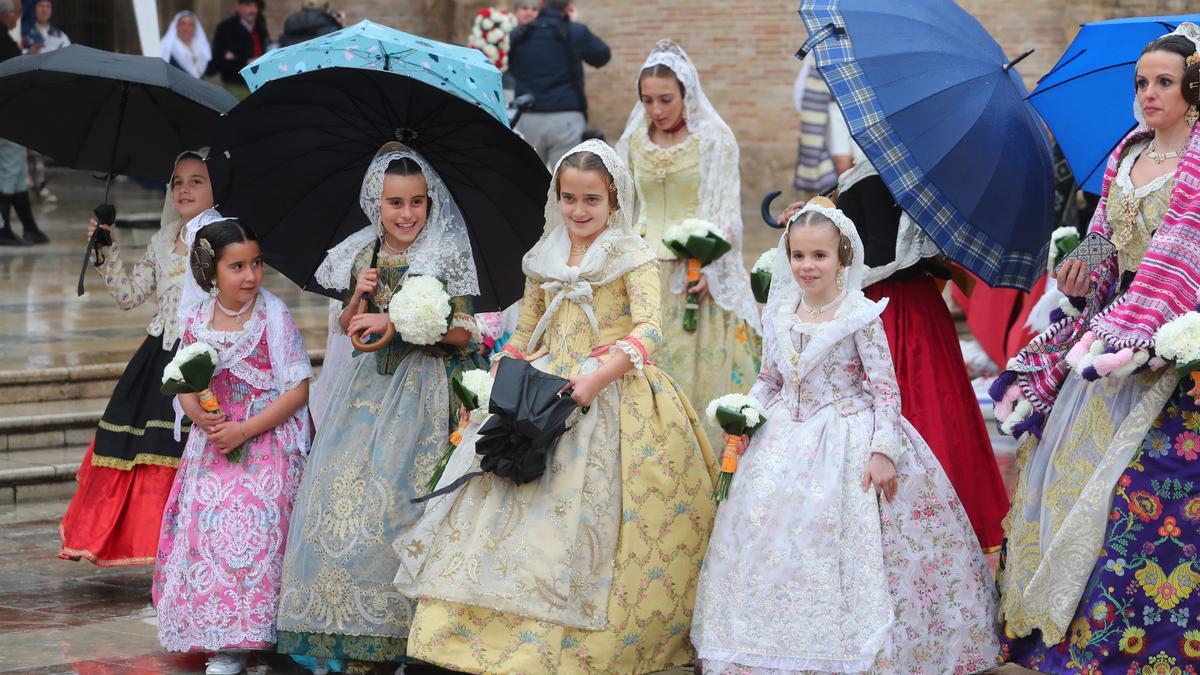 Infantiles en la Ofrenda de las pasadas Fallas