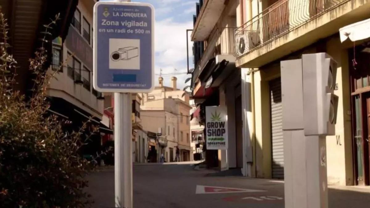 La calle Doctor Subirós, del Portús, es uno de los más degradados.