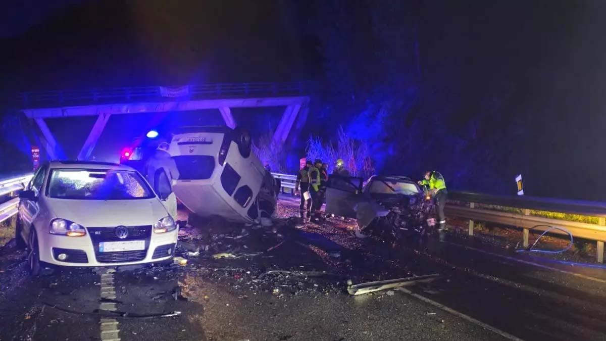 La variante de Caldas quedó cortada al ocupar los vehículos sus dos carriles.