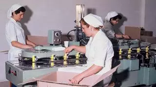 Menariri, el laboratorio que creó el Enantyum en su planta de Badalona, cumple 65 años