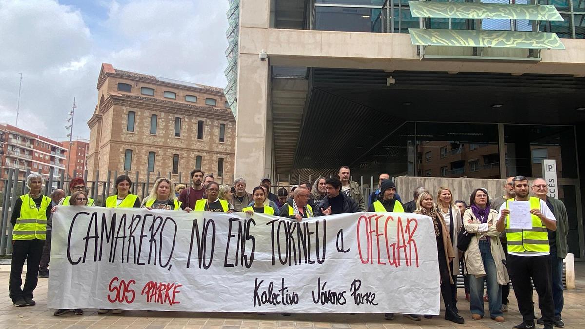 La plataforma SOS Parke se manifiesta por los impagos a los centros de día