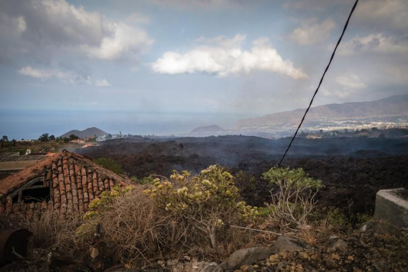 La lava del volcán avanza por La Palma