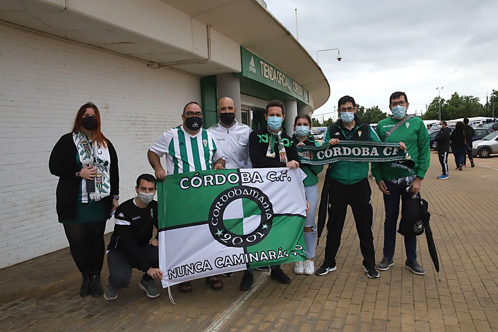 Aficionados asistentes al encuentro Córdoba CF-Cádiz B