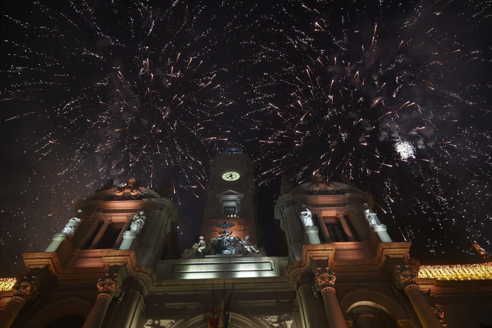 La Navidad llega a València con el encendido de luces