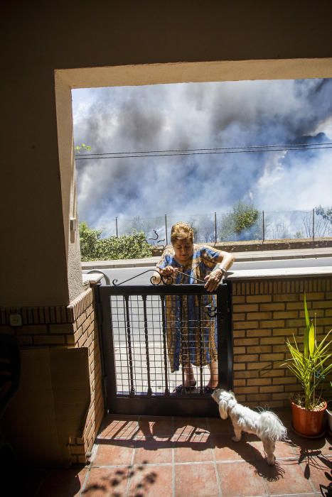 Incendio junto al cementerio de Castelló