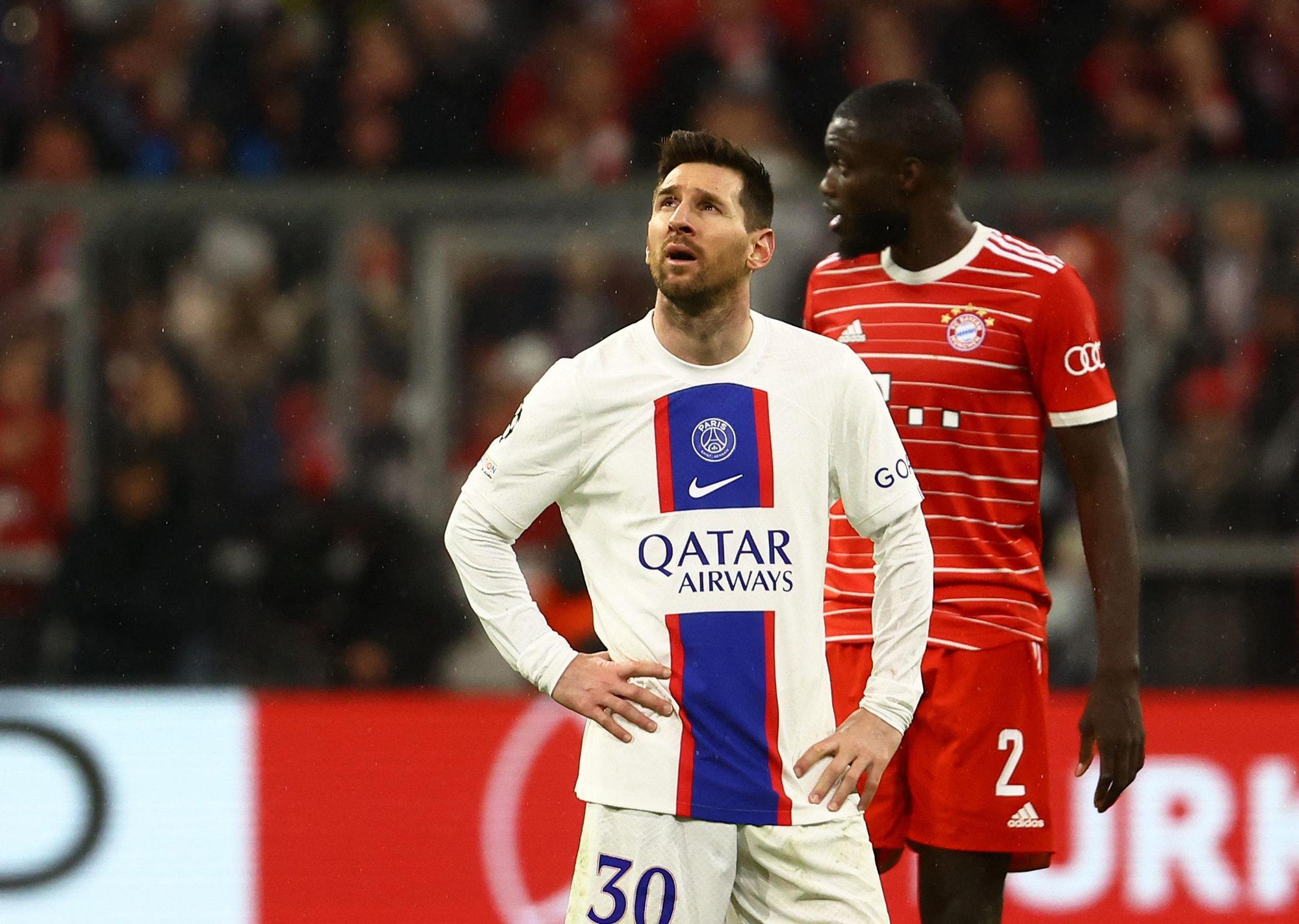 Messi se lamenta tras la eliminación del PSG ante el Bayern.