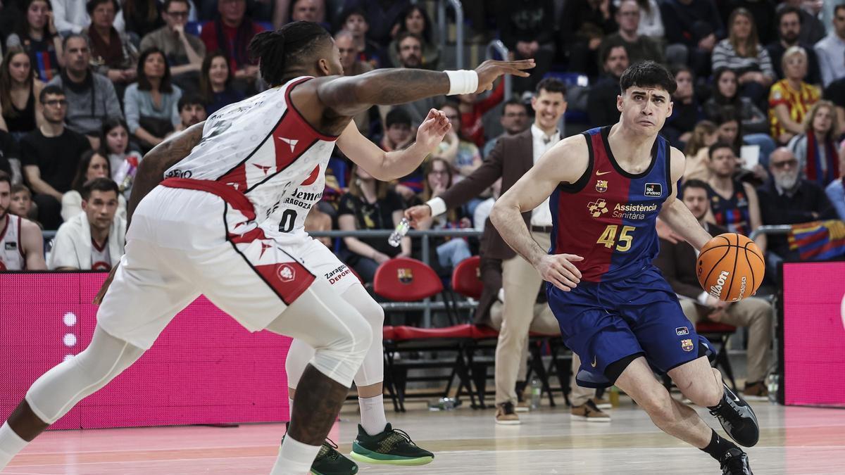 Watson trata de defender a Villar en el duelo entre el Barcelona y el Casademont