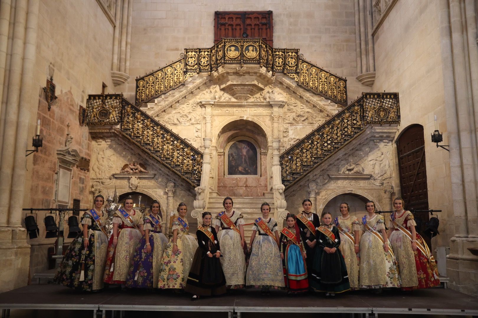 Carmen, Nerea y la corte en Burgos: Catedral, Bajada de Peñas y Ofrenda