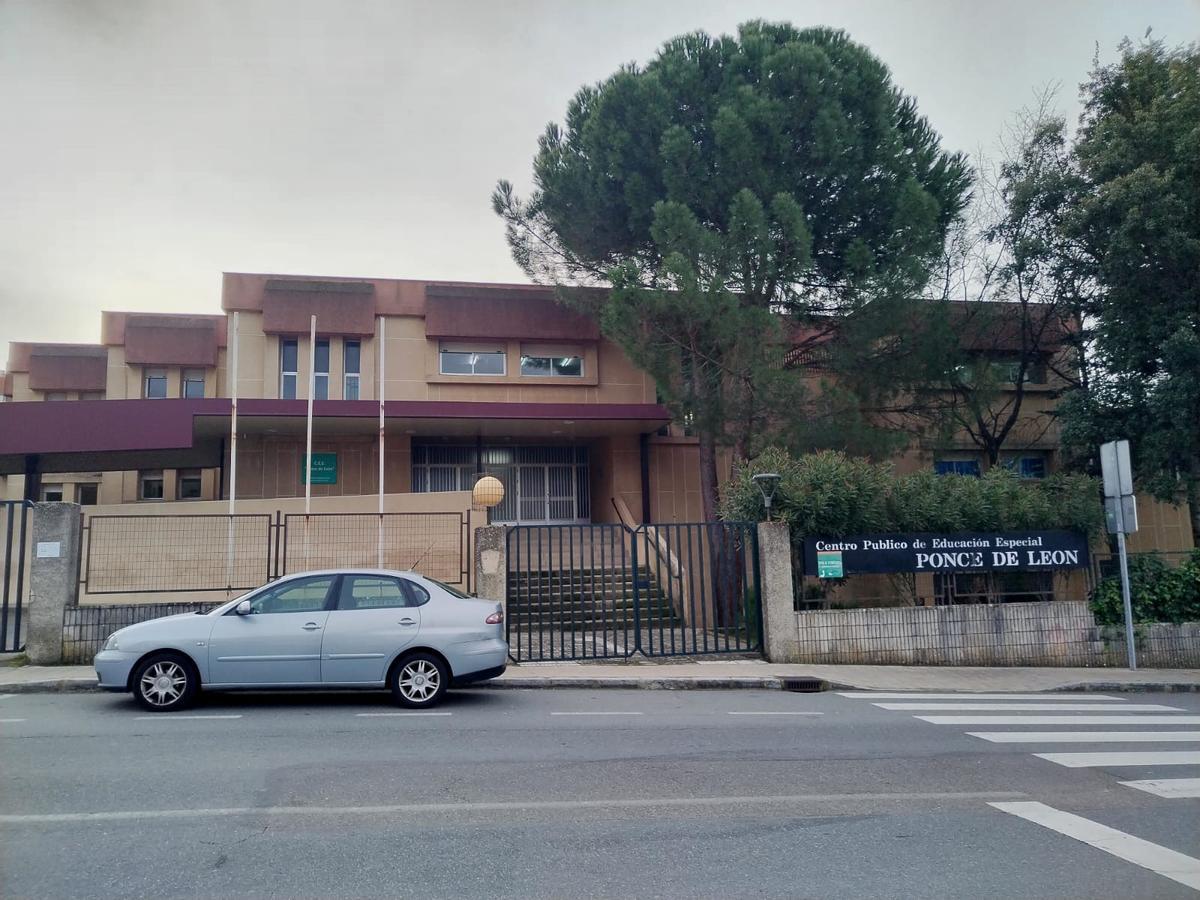 Exterior del colegio de Educación Especial Ponce de León de Plasencia.