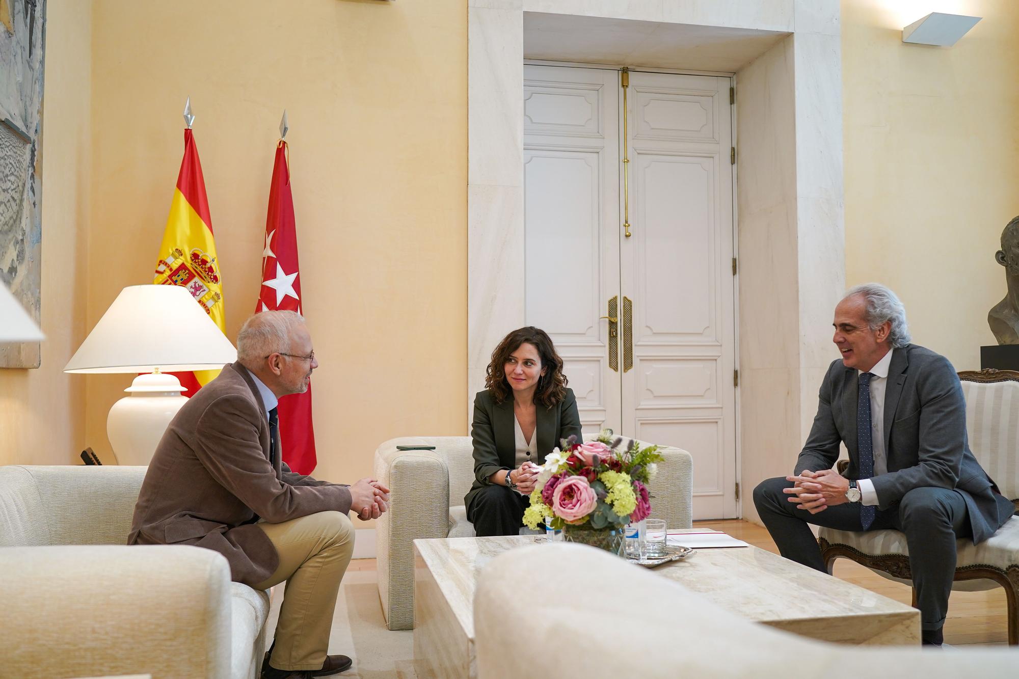 DÍAZ AYUSO SE REÚNE CON EL PRESIDENTE DEL ILUSTRE COLEGIO OFICIAL DE MÉDICOS DE MADRID