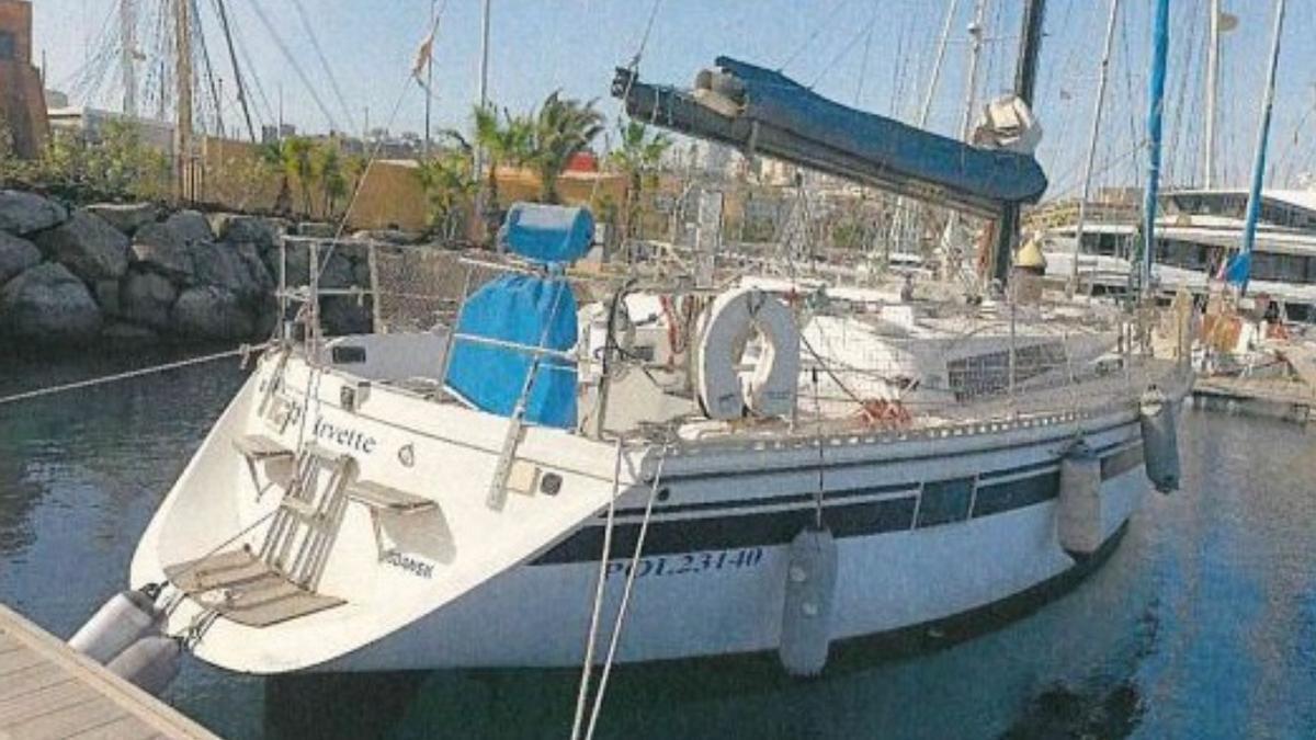 El velero 'Irvette', atracado en el Muelle Deportivo.