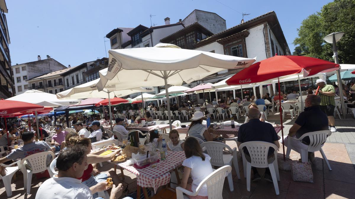 En imágenes: así fue la comida en la calle de Grado