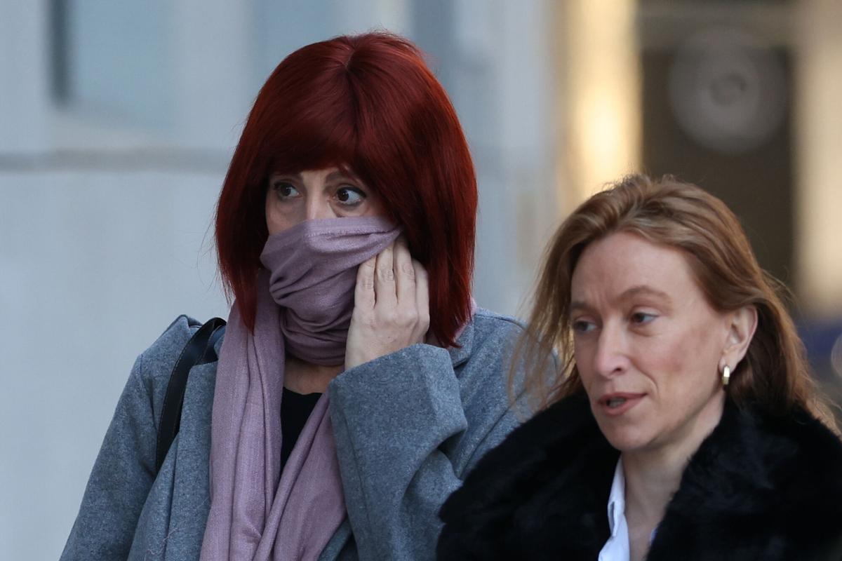 La expareja de Koldo García, Patricia Uriz (i), a su llegada a la Audiencia Nacional para declarar como investigada por el caso Koldo, a 20 de enero de 2026, en Madrid (España)