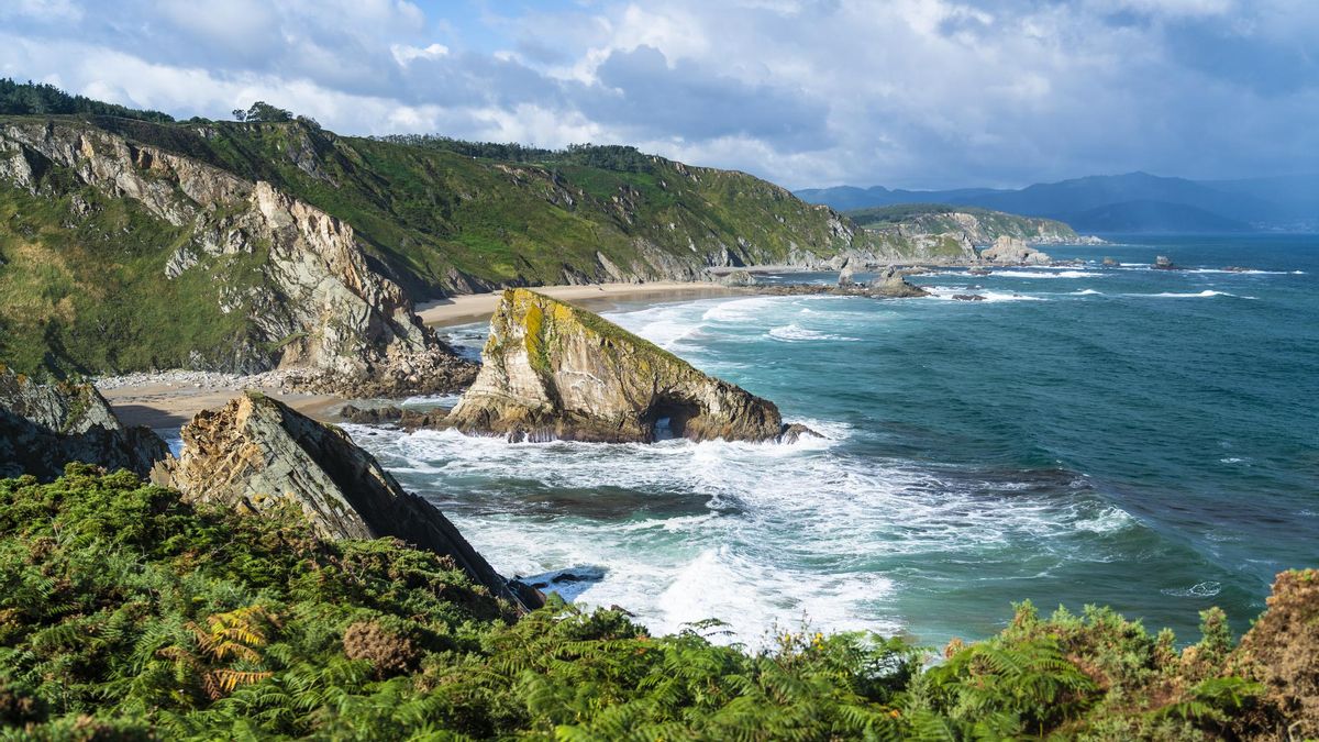 La ruta de senderismo más espectacular de Galicia se hace entre acantilados de infarto y playas de agua turquesa