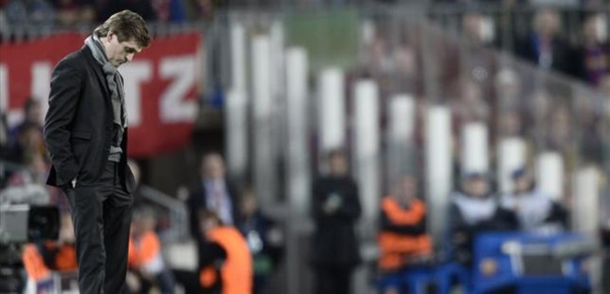 Tito Vilanova, capcot, en el partit amb el Bayern. Tito Vilanova, capcot, en el partit amb el Bayern.