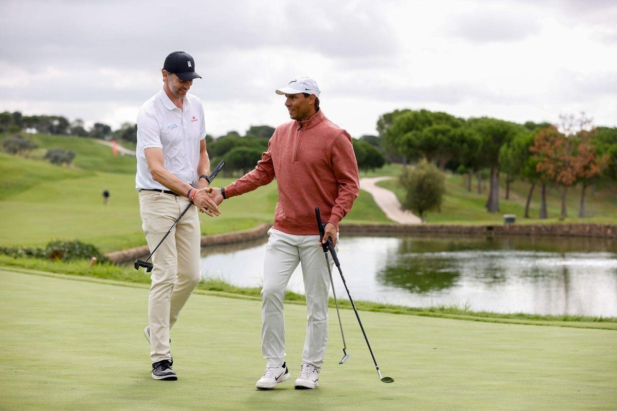 Pau ha jugado con profesionales de otras disciplinas, como Rafa Nadal, otro 'loco' del golf
