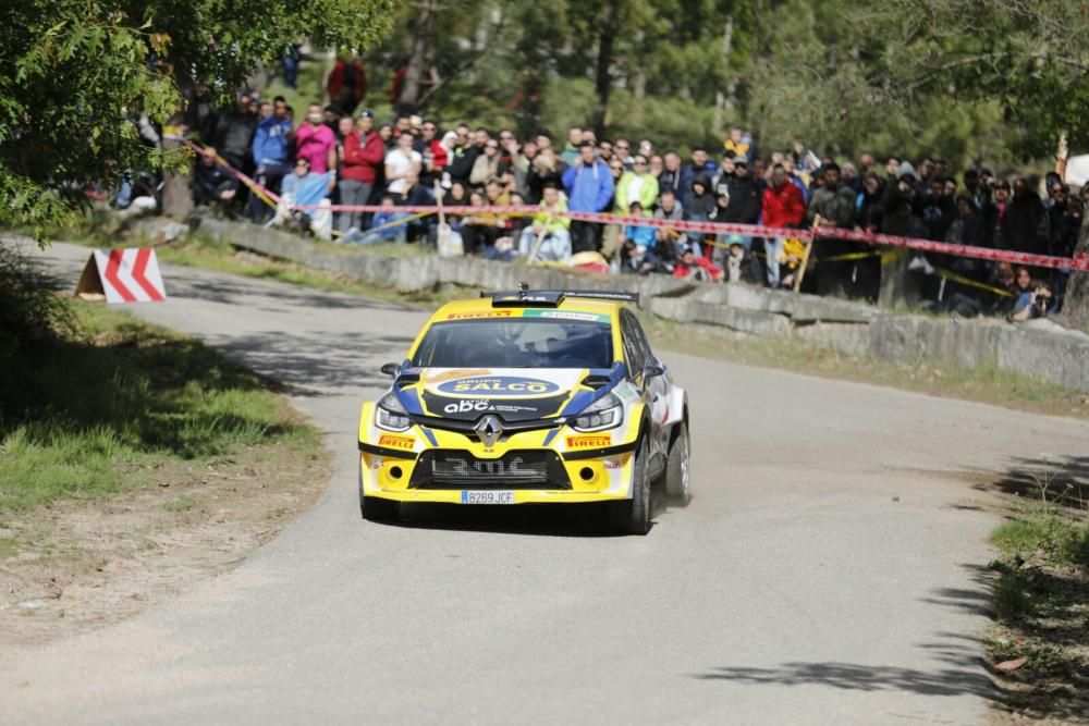 Los pilotos a su paso por el sexto tramo de la prueba, en Salceda