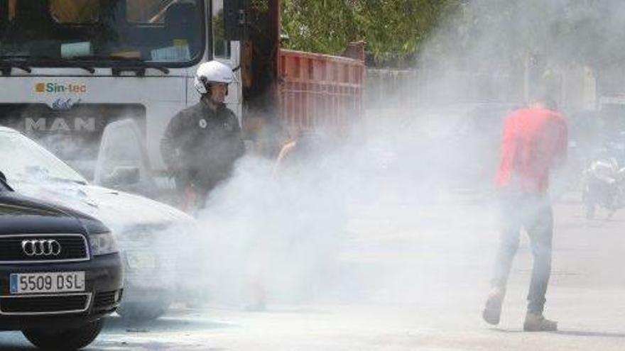 Incendio de un coche en el barrio de es Viver