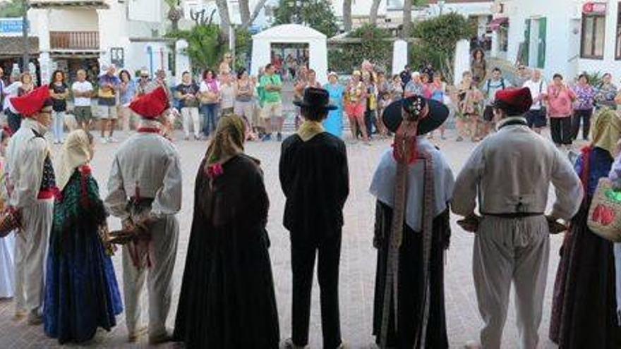 Baile por el Día del Turista, el año pasado en Sant Josep.