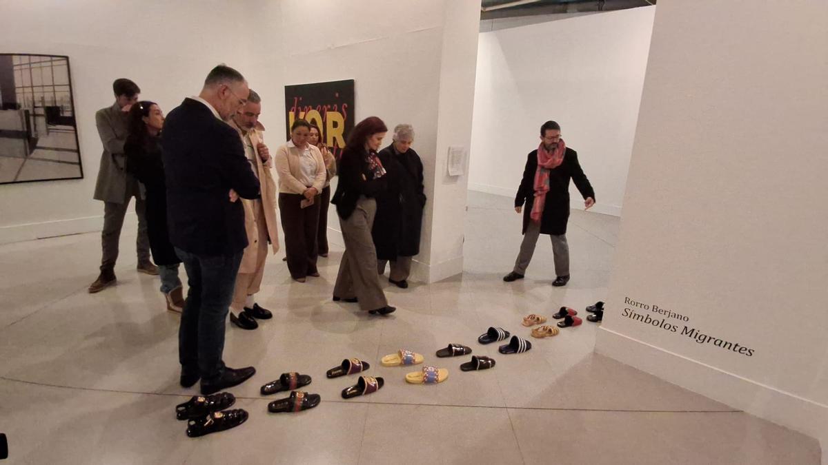 Una de las piezas de la exposición 'Símbolos migrantes', en el Meiac.
