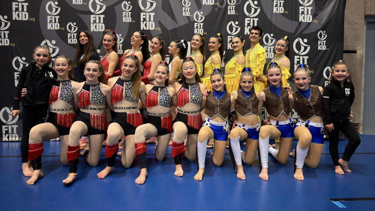 Equips del Fit Kid Navàs participants en el campionat a la Vall d'Hebron