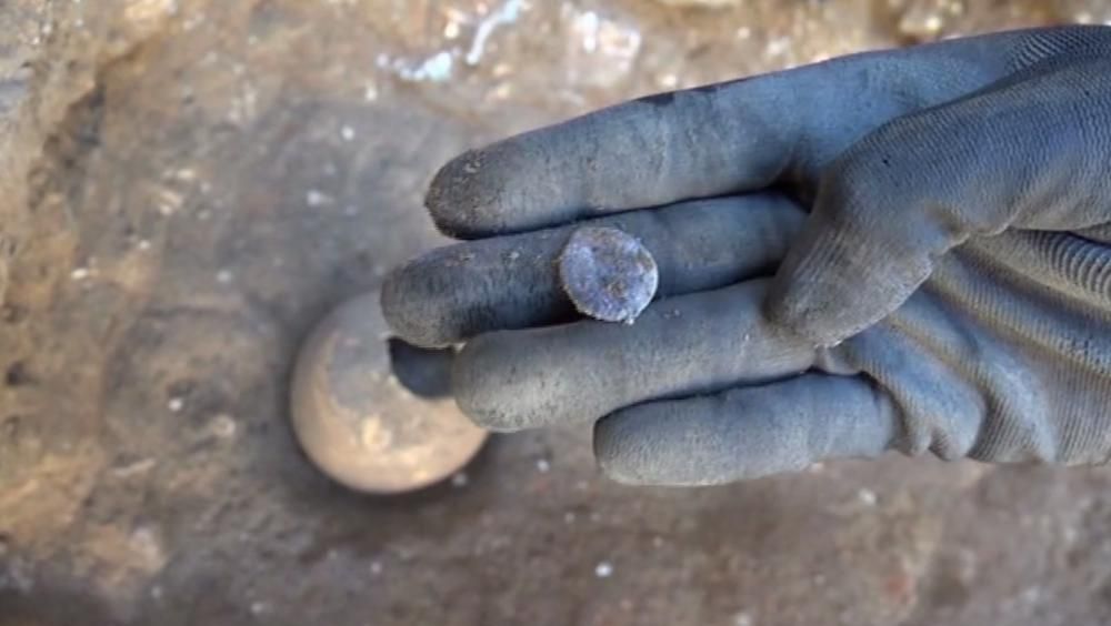 Desenterren un tresor de monedes del s. I a Empúries