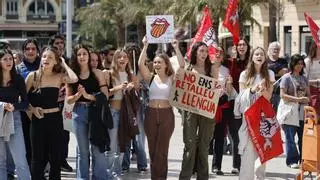 "Nuestros institutos se caen a trozos y pegamos las mesas a la pizarra porque no cabemos"