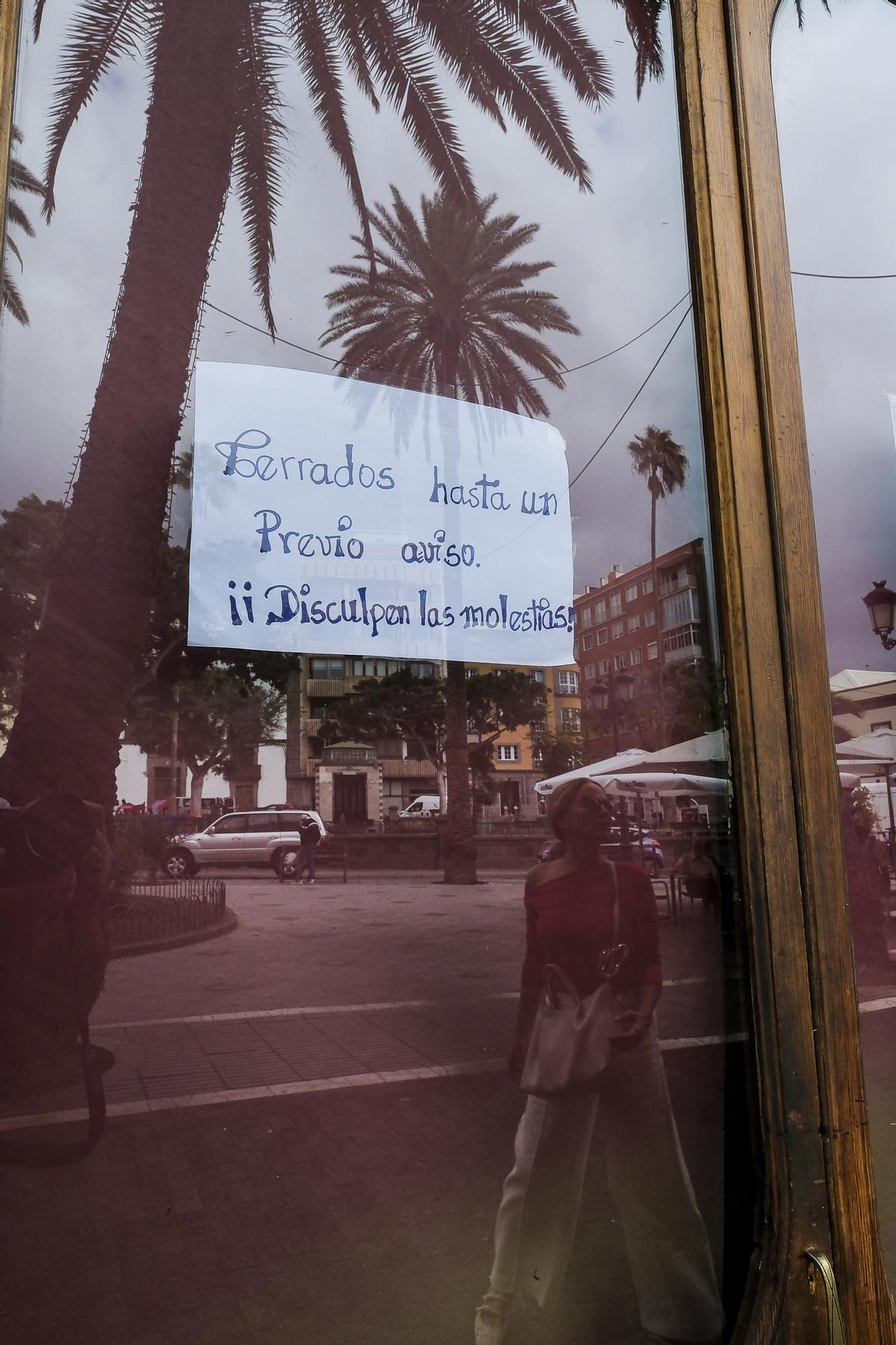 Aviso de cierre a la clientela, en una imagen de archivo del pasado 10 de septiembre.