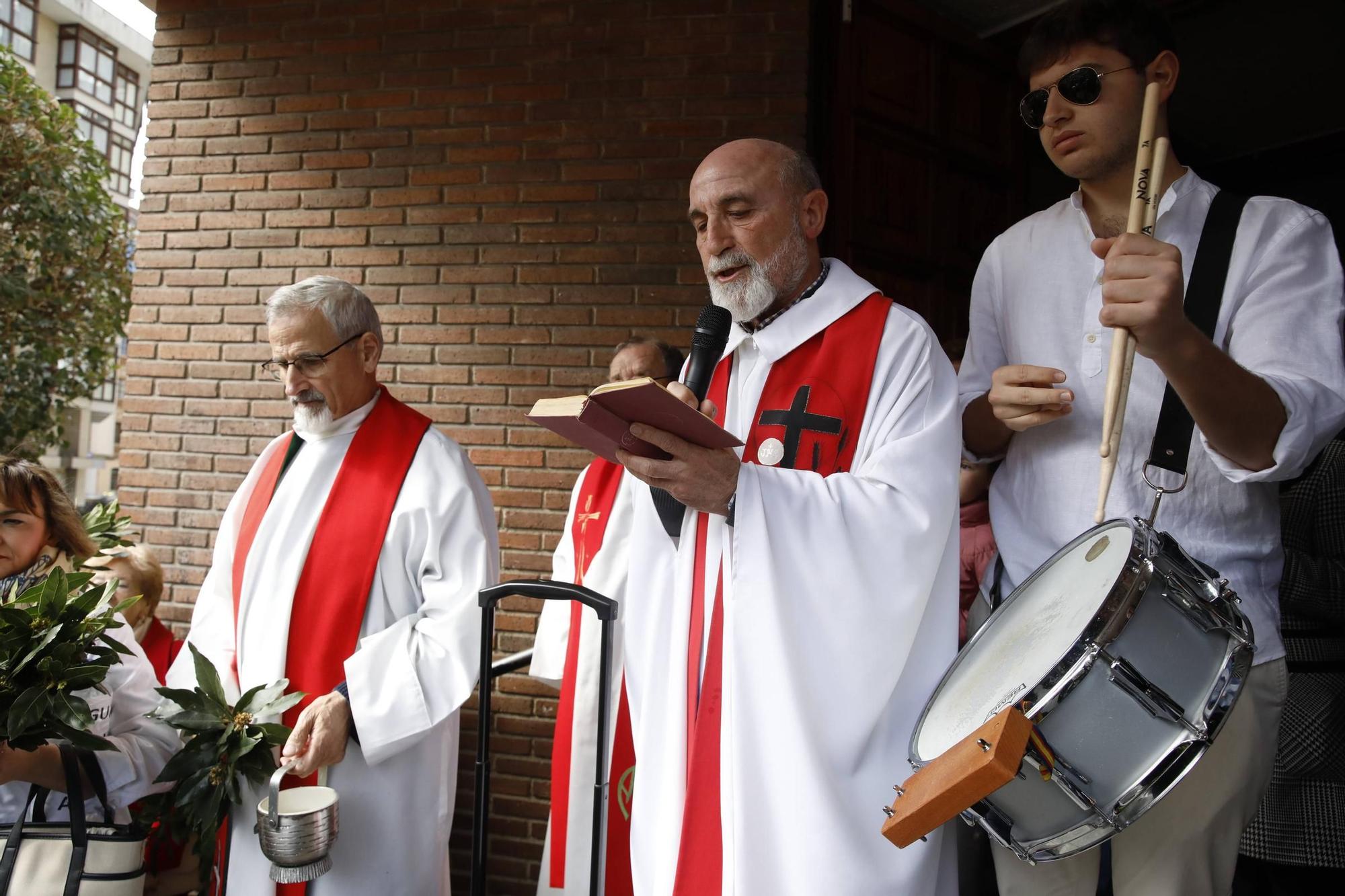 EN IMÁGENES: Gijón procesiona para celebrar el Domingo de Ramos