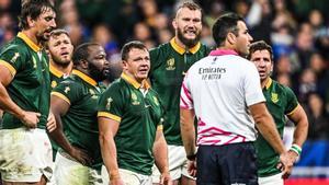 La delantera de Sudáfrica durante el partido de cuartos ante Francia en el Mundial de rugby.