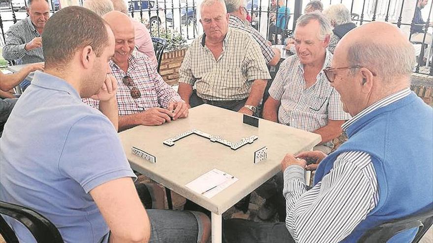 Campeonato de dominó de la hermandad de la soledad en villafranca de córdoba