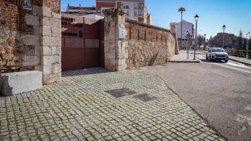 El colectivo de apoyo a migrantes exige más plazas de acogida en Badajoz y propone habilitar El Revellín