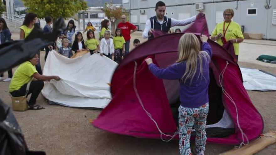El Bracal acampa para reivindicar el nuevo colegio en Muro