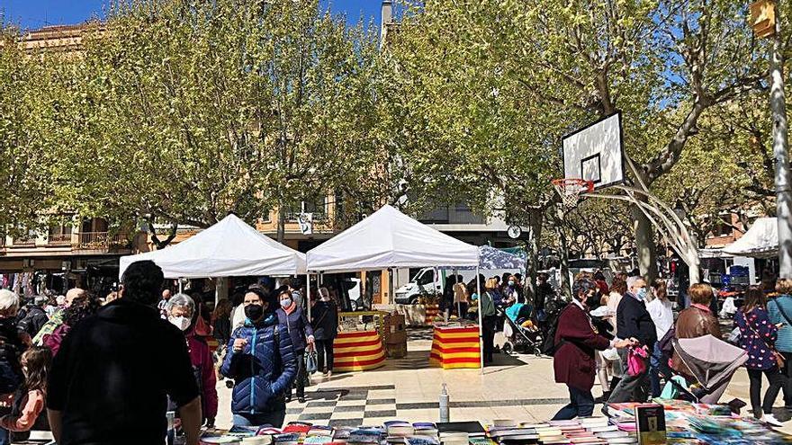 La plaça del Camp 
viu un Sant Jordi amb parades del sector
