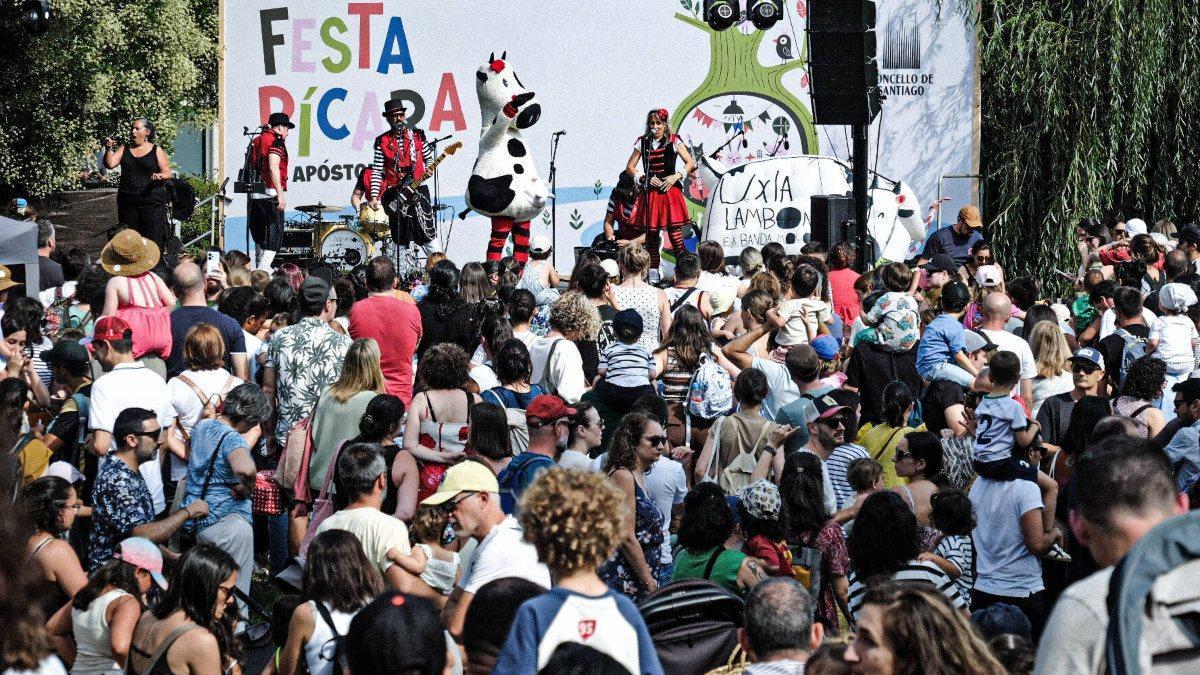 Concierto de Uxía a Lambona e a Banda Molona en Galeras.