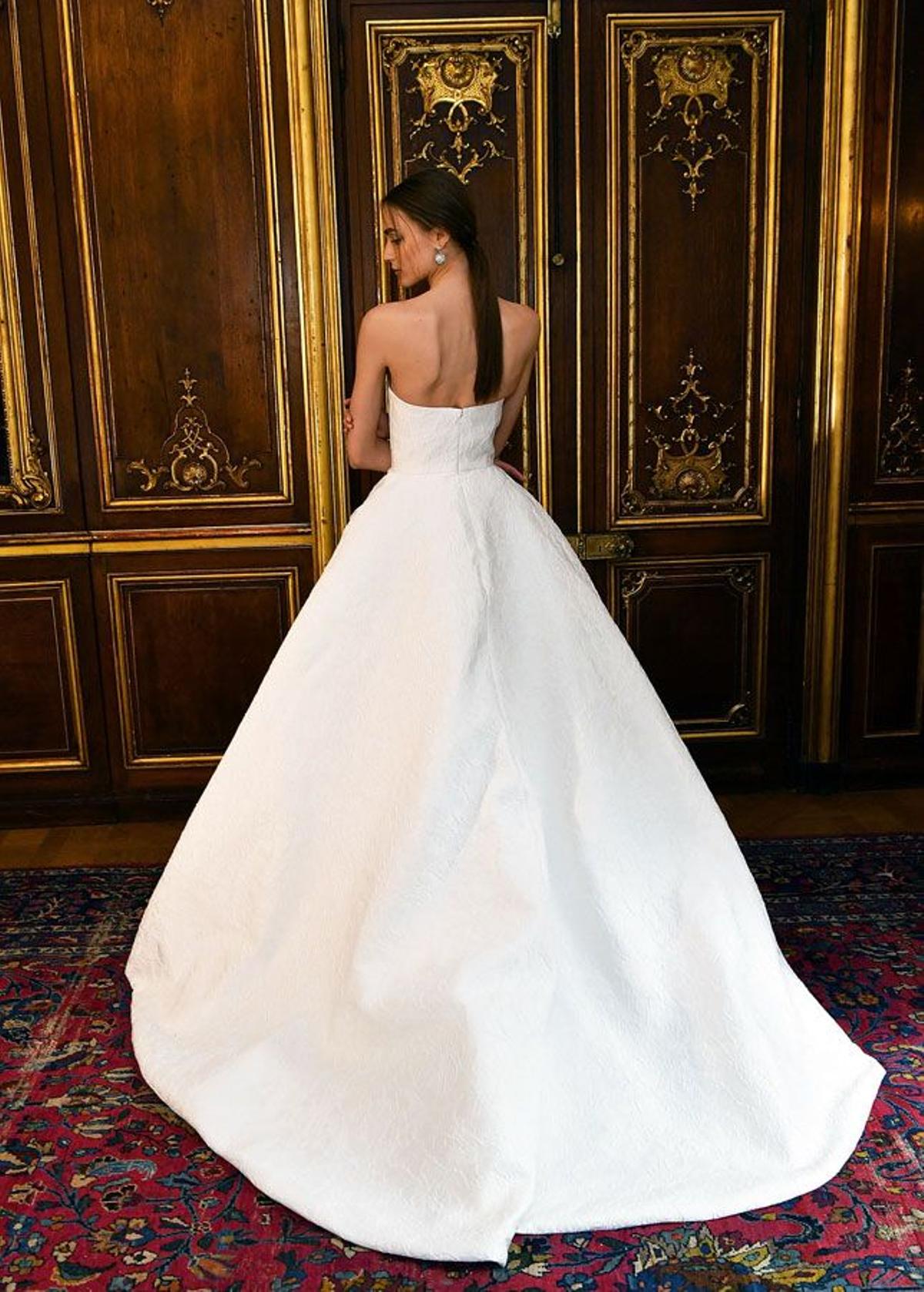 Colección Bridal 2018 de Oscar de la Renta: cola redondeada