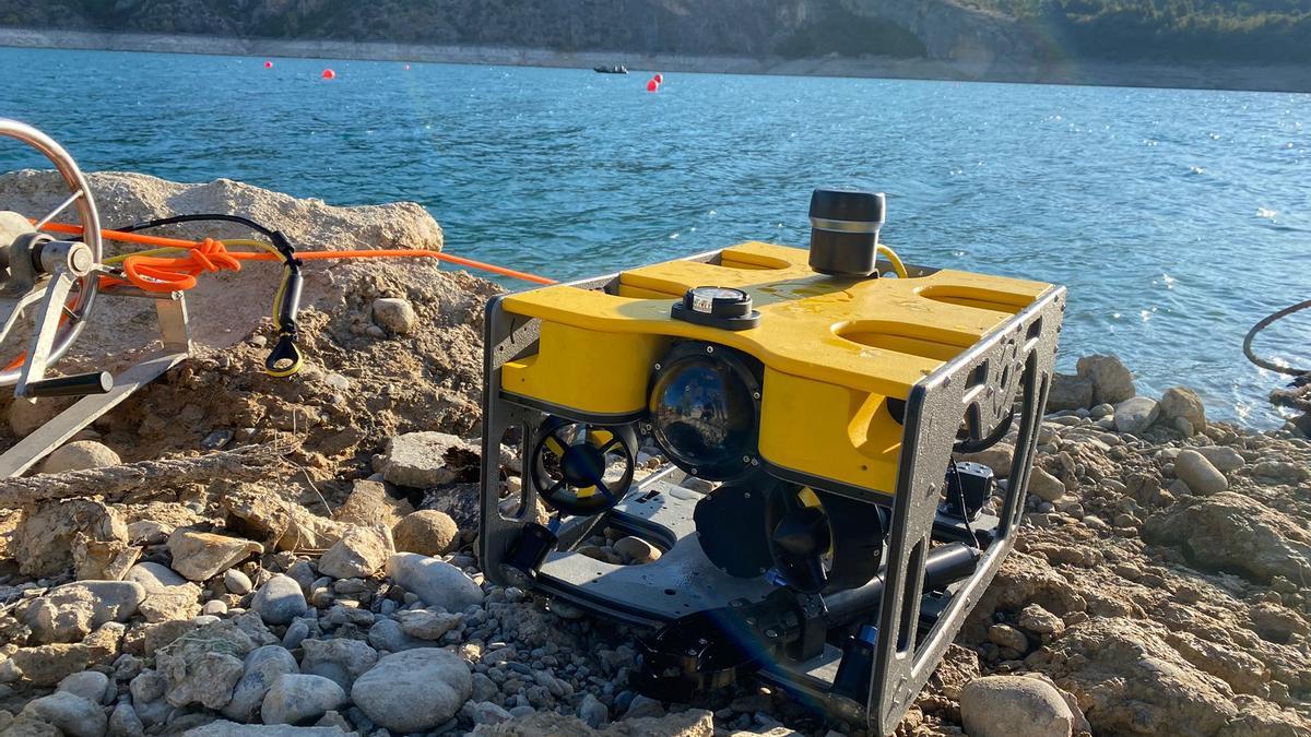 Robot empleado en el hallazgo del cadáver del sargento Quirós a los pies del embalse de El Grado.