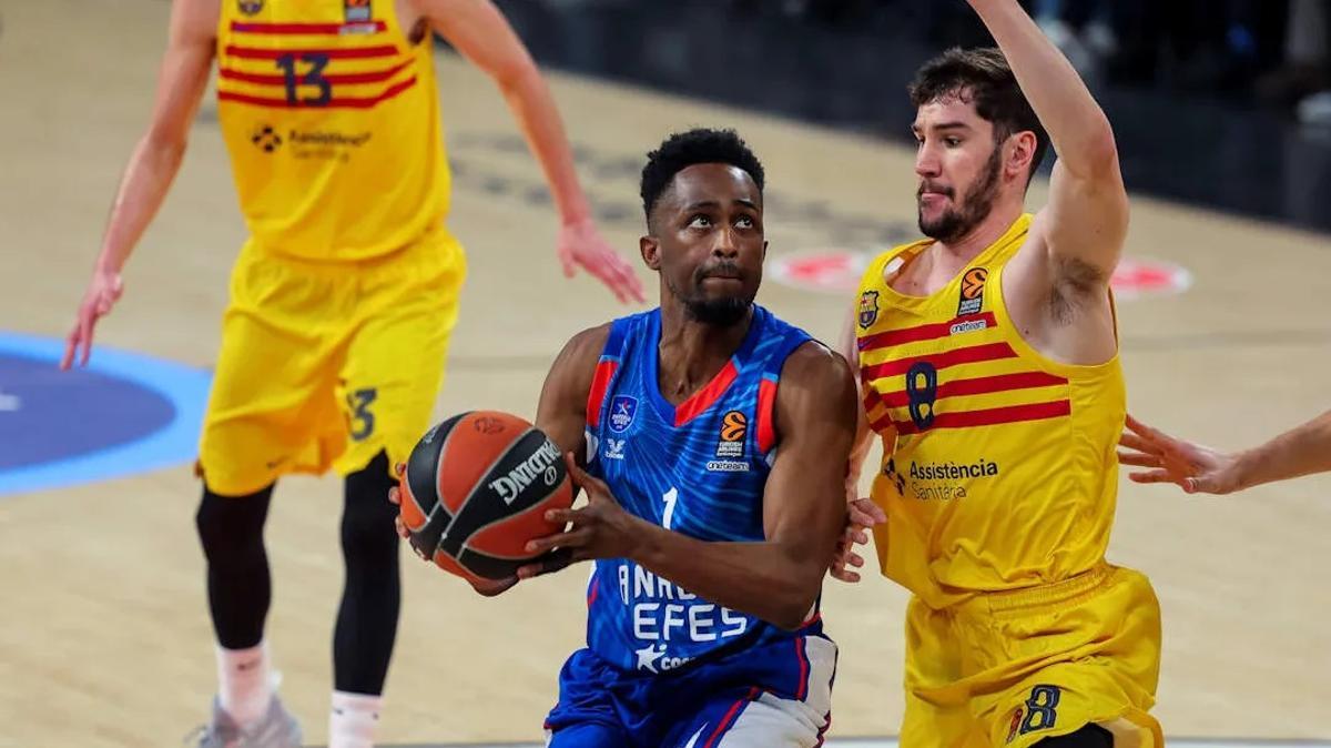 La defensa del Barça deberá rayar al mejor nivel para imponerse al Anadolu Efes