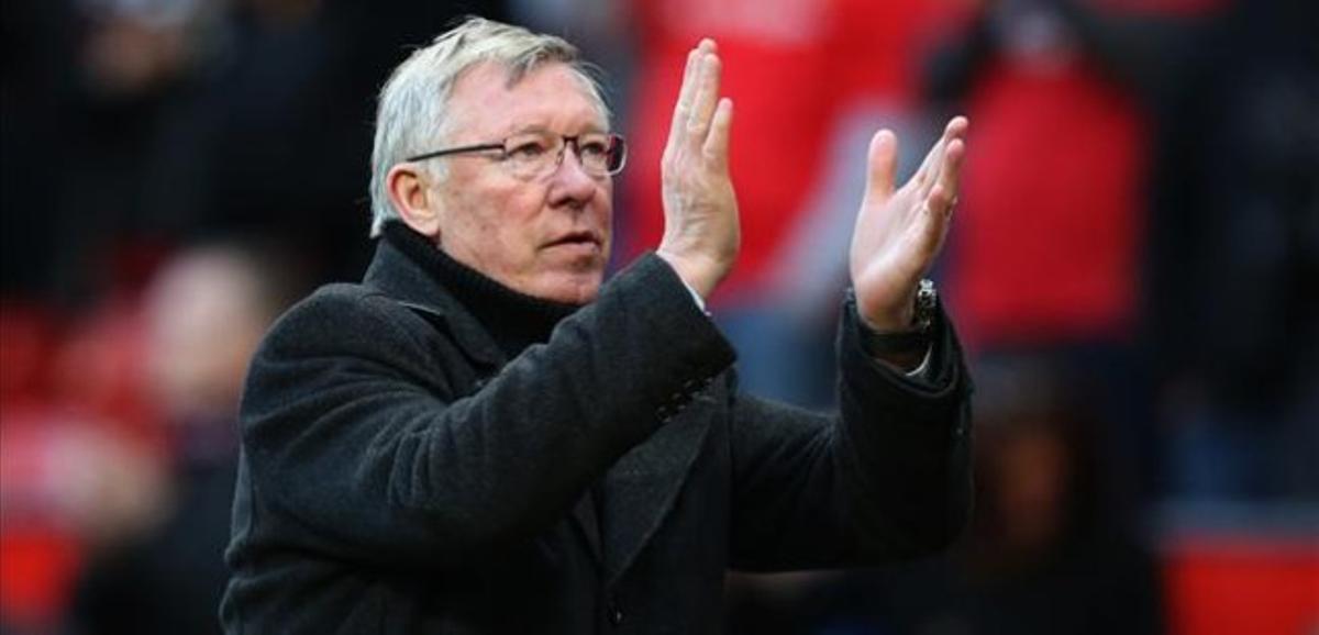 Alex Ferguson aplaudeix al públic d’Old Trafford després de golejar el Norwich.
