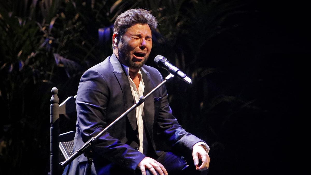 Miguel Poveda en la inauguración de la Bienal de Flamenco